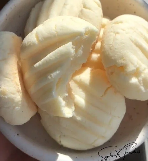 Delicious 3-ingredient cornstarch cookies ready to be enjoyed