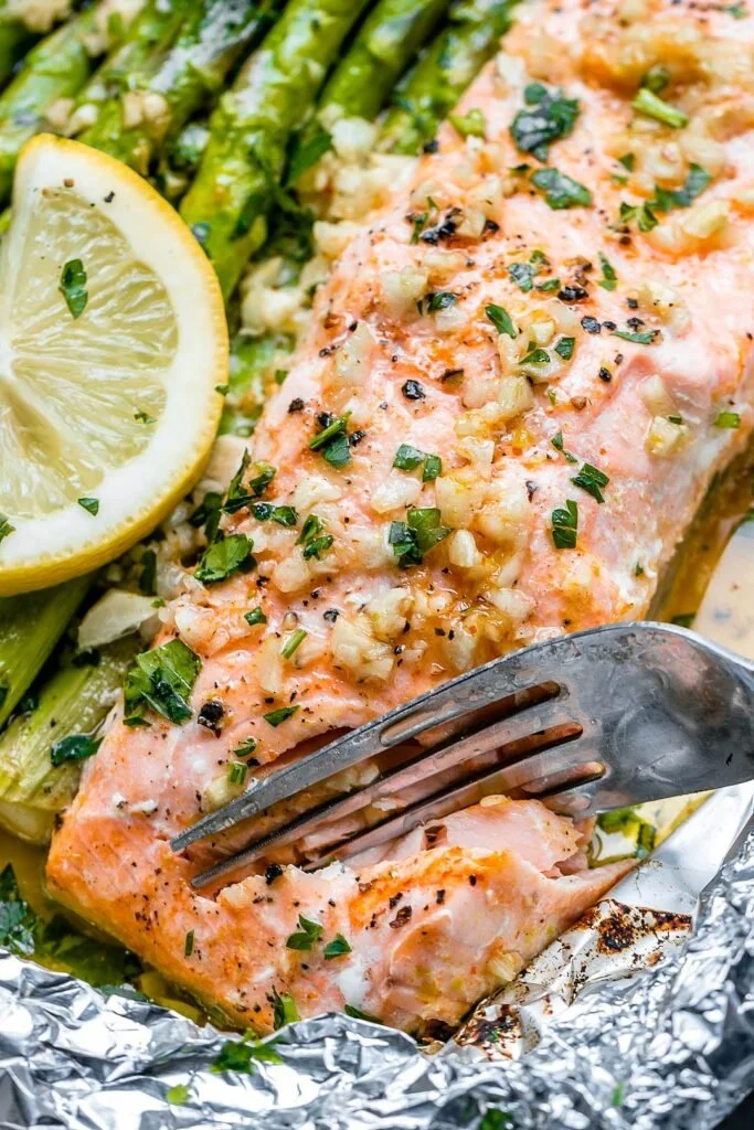 Baked salmon in foil with asparagus and lemon garlic butter sauce