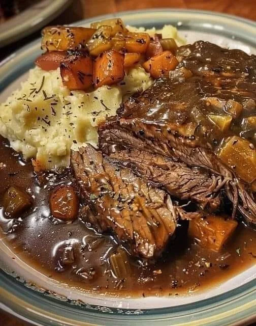 Serving of beef and gravy over fluffy mashed potatoes