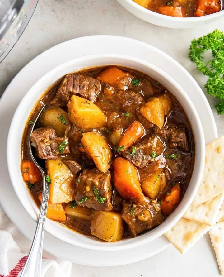 Delicious slow cooker beef stew with tender meat and fresh vegetables