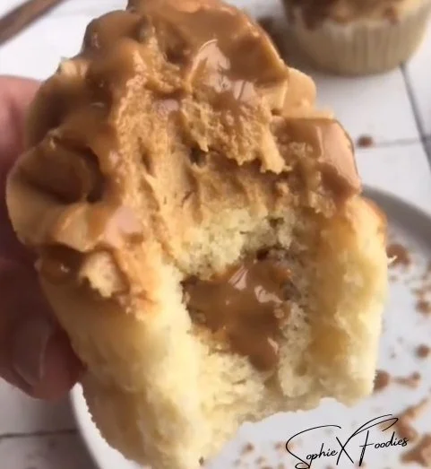 Delicious Biscoff Cupcake topped with creamy frosting and Biscoff crumble