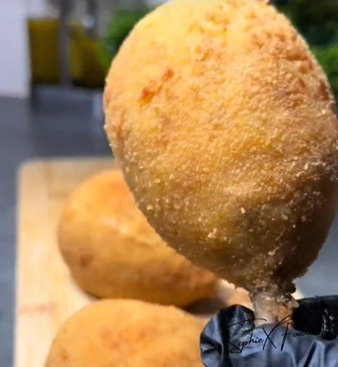 Delicious Chicken Mozzarella served with melted cheese and herbs