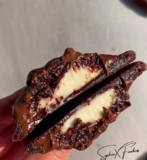 Delicious Chocolate Cheesecake Cookies with rich chocolate and creamy cheesecake topping