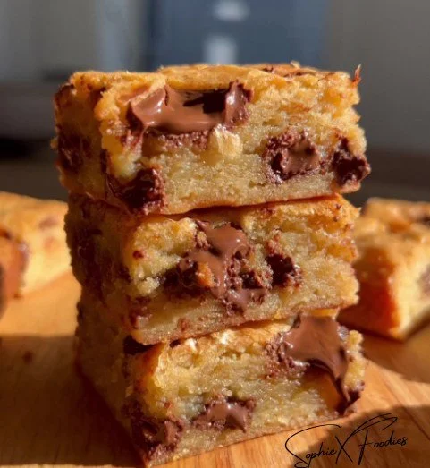 Deliciously baked chocolate chunk blondies with gooey chunks of chocolate