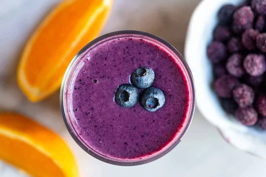 Creamy blueberry power smoothie with fresh blueberries and yogurt