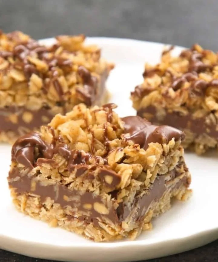 Delicious holiday cookie bars for festive celebrations and gatherings.