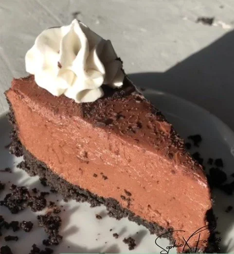 Delicious no bake chocolate cheesecake topped with chocolate shavings.