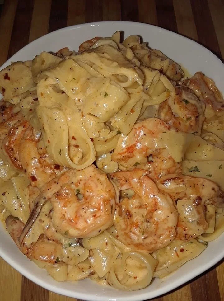 Delicious Shrimp Fettuccine Alfredo served in a creamy white sauce