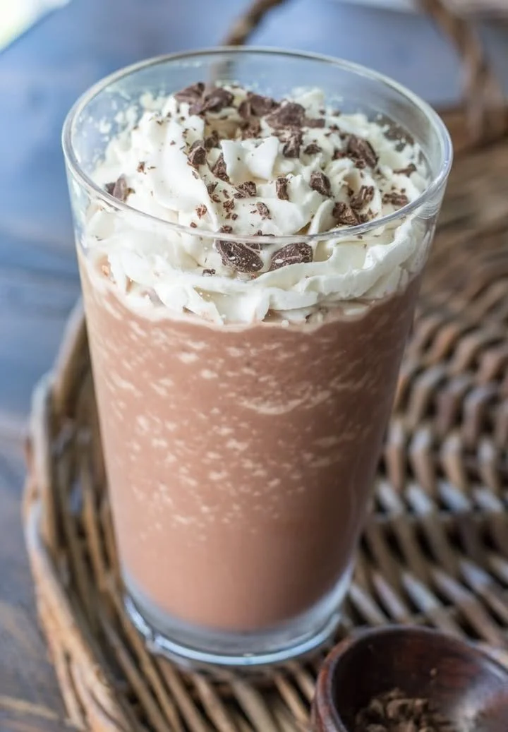 Creamy low-carb drink for a refreshing and energizing boost