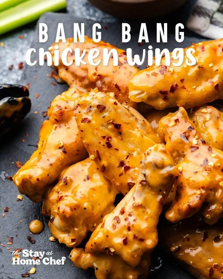 Alas de Pollo Bang Bang crujientes y sabrosas en un plato