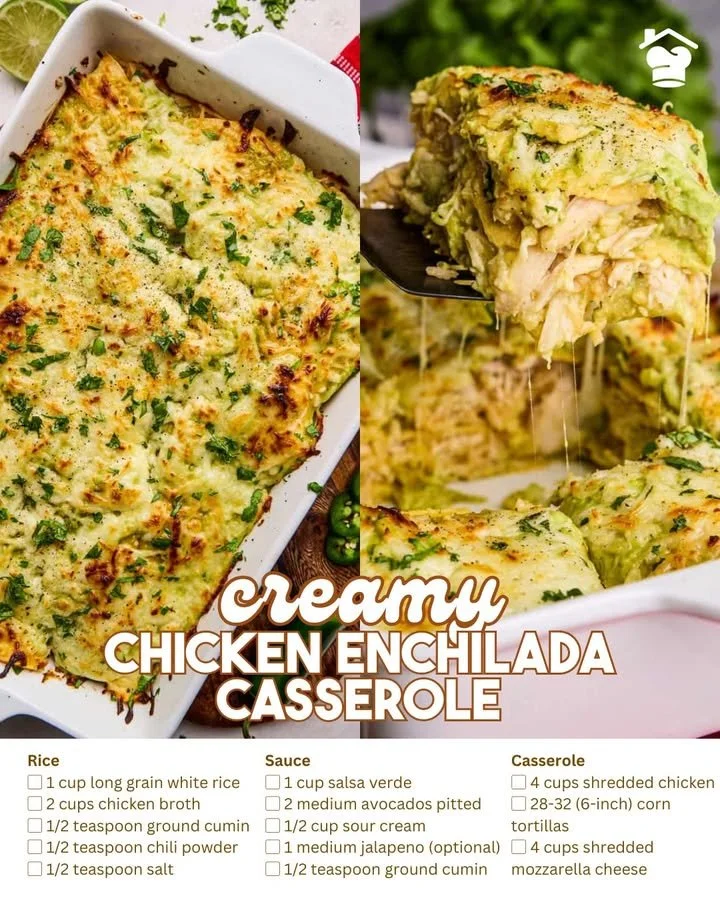 Cazuela de enchiladas de pollo cremosa con ingredientes frescos.