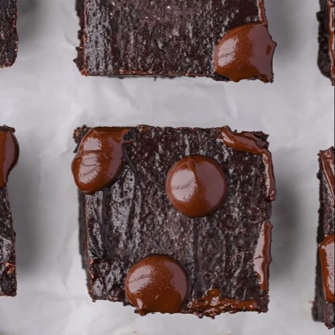 Delicious flourless Greek yogurt brownies topped with chocolate drizzle