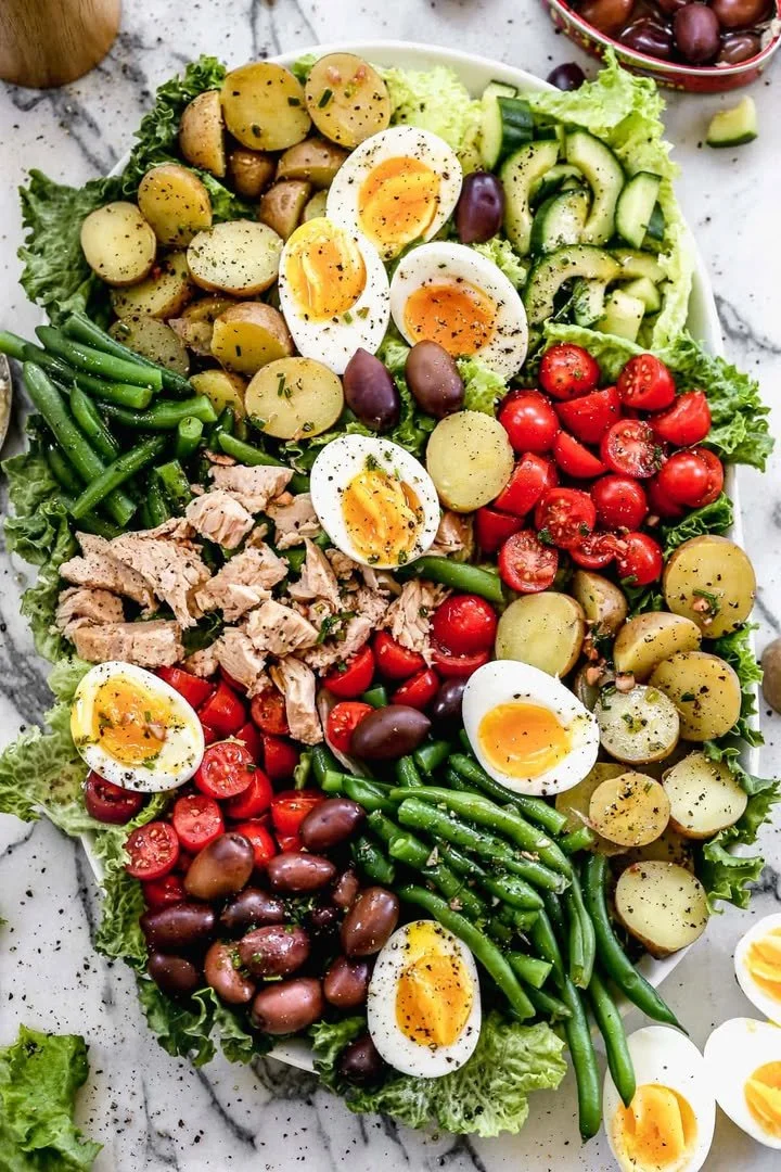A colorful and fresh nice salad with vegetables and toppings.