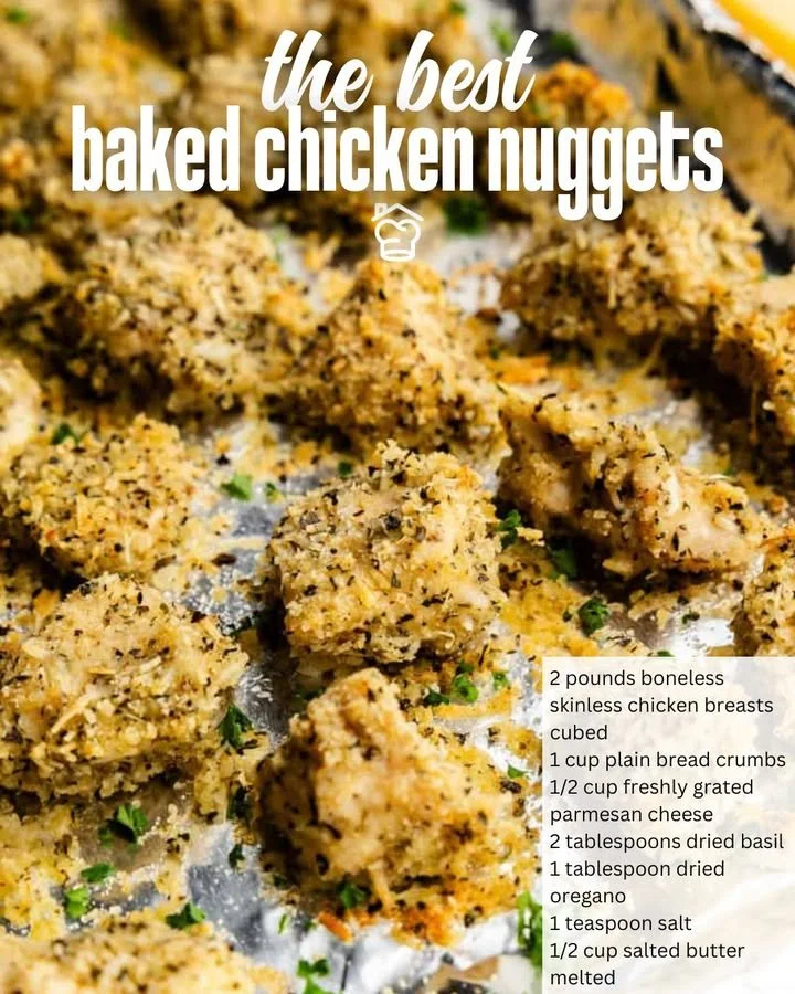 Nuggets de pollo al horno servidos con salsa