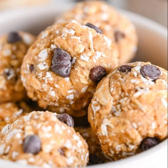 Healthy oatmeal protein balls packed with nutrients and perfect for snacking.