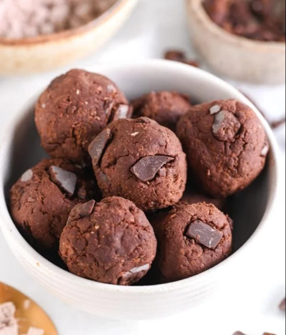Delicious Protein Brownie Bites, healthy chocolate snacks rich in protein.