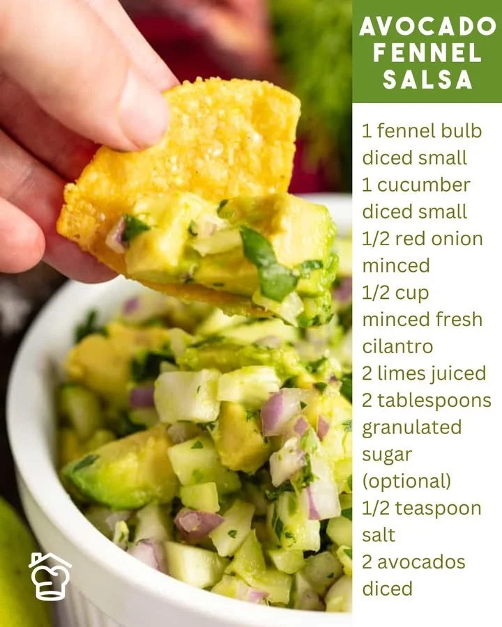 Salsa de aguacate y hinojo en un bol fresco y colorido