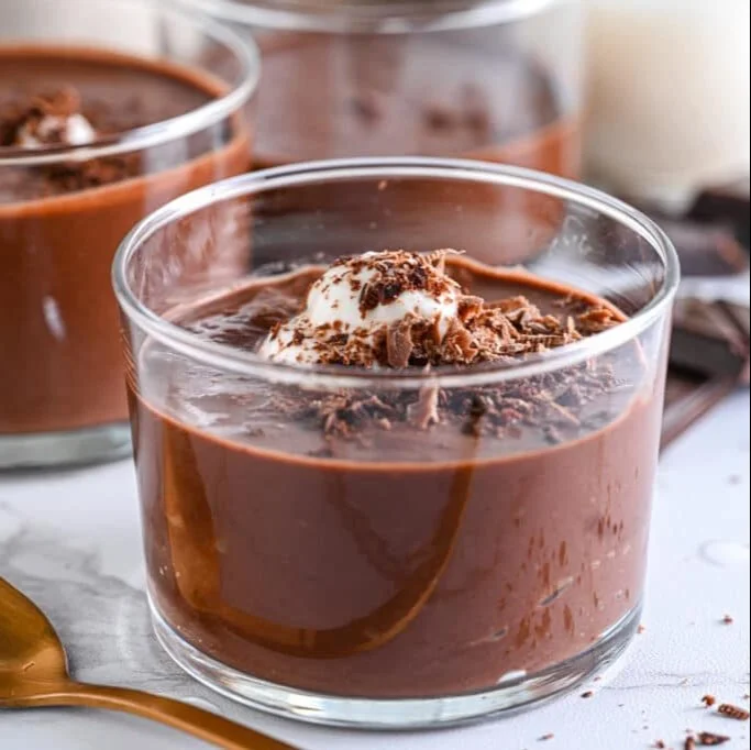 Delicious sugar-free chocolate pudding served in a bowl