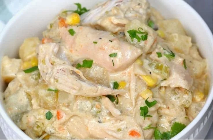 Delicious Crockpot Chicken Pot Pie with tender chicken and vegetables