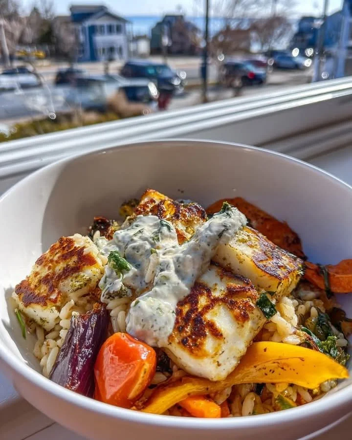 Halloumi Orzo Bowl with roasted vegetables and herby yogurt sauce
