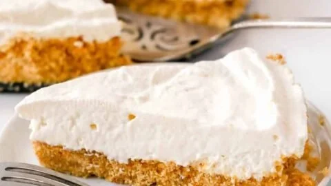 Delicious no-bake keto cheesecake topped with fresh berries