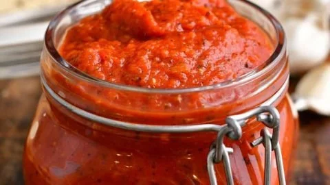 Homemade pizza sauce ingredients and preparation steps