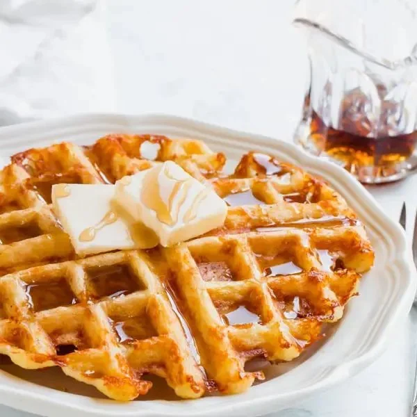 Keto Chaffle Waffle - Low-carb chaffle recipe for a keto-friendly meal