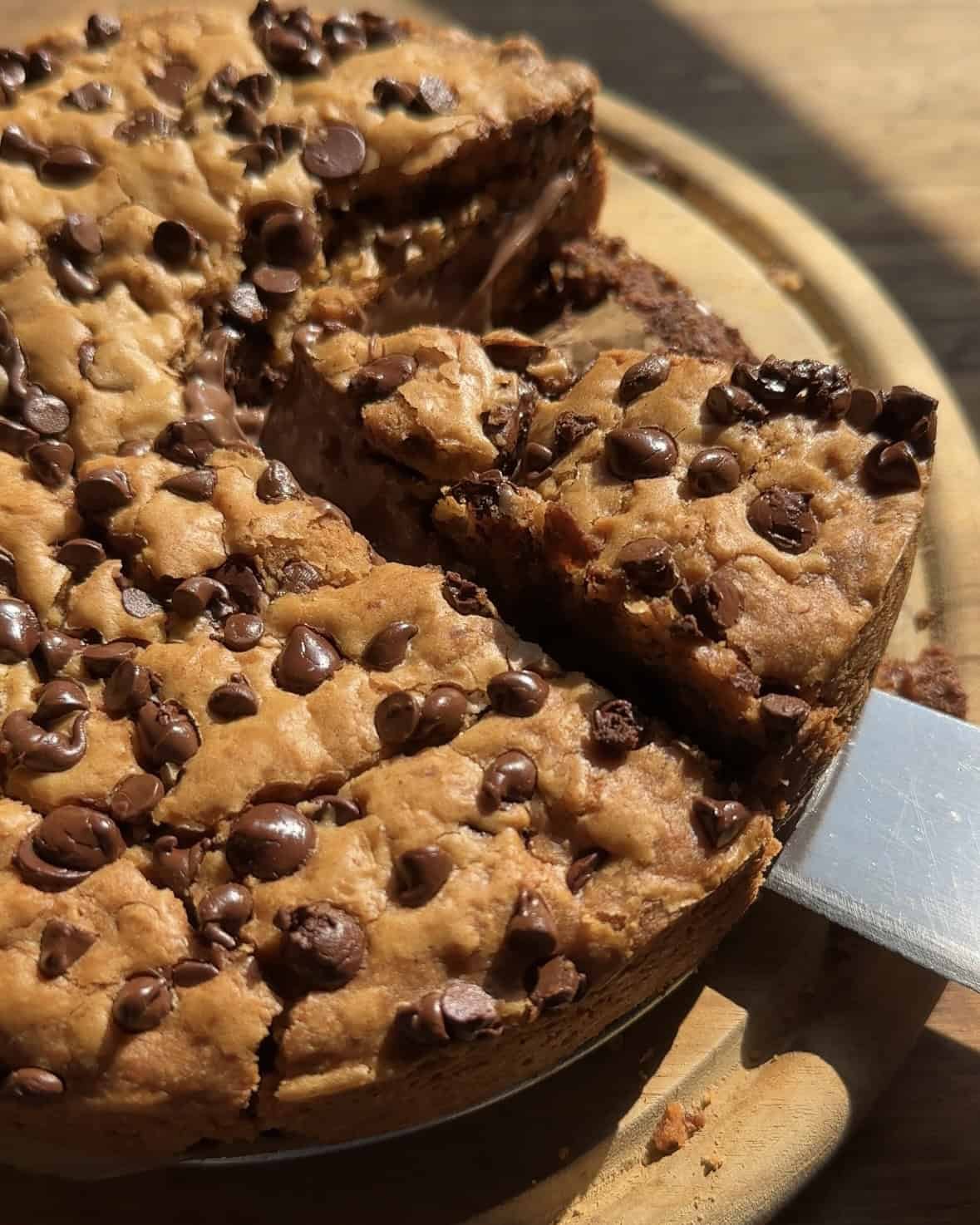 Nutella stuffed cookie pie
