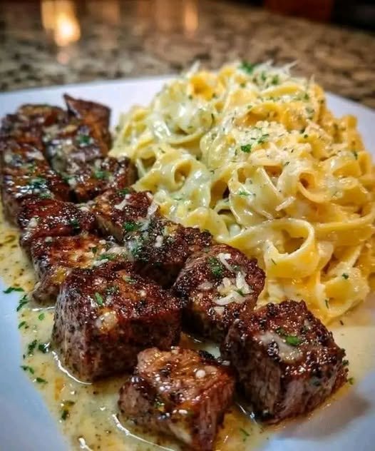 Creamy Garlic Butter Chicken & Linguine in Alfredo Sauce
