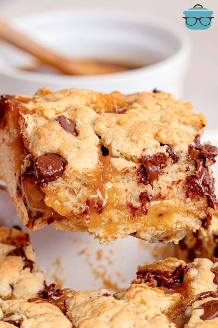 Chocolate Chip Caramel Butter Bars