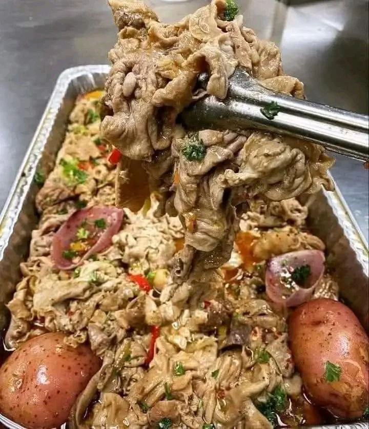 Plate of chitterlings and hog maws, showcasing a traditional Southern dish.