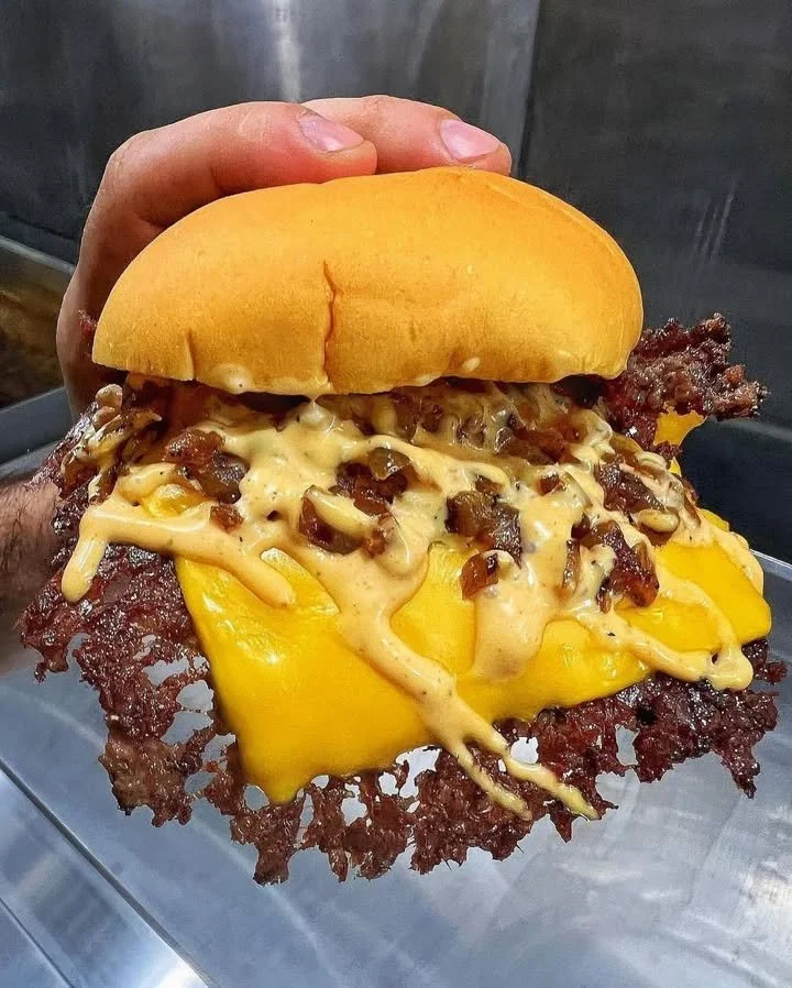 Delicious burgers at easystreetburgers featuring crispayyyyy toppings.