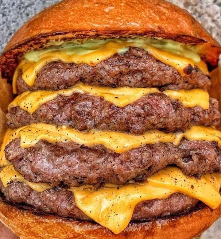 Graphic illustrating a stomach growled in a humorous context.